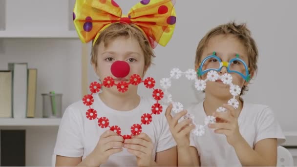 Two Children Clowns Bow Eye Glasses Keep Two Hearts High — Vídeos de Stock