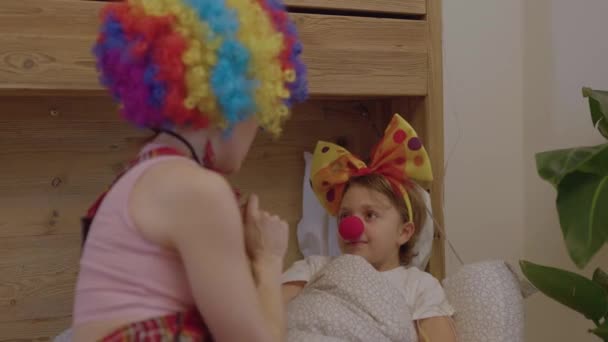 Girl Years Her Hospital Ward Visited Female Clown High Quality — Vídeos de Stock