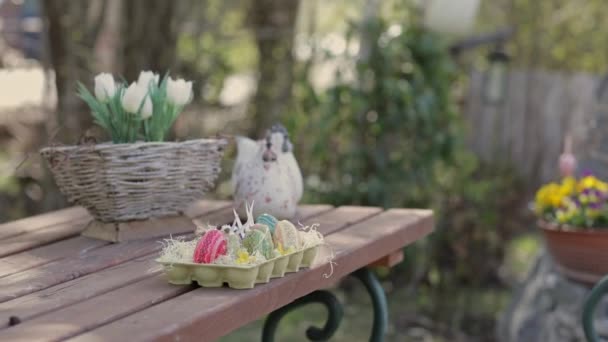 Oeufs Pâques Décorés Sur Table Bois — Video