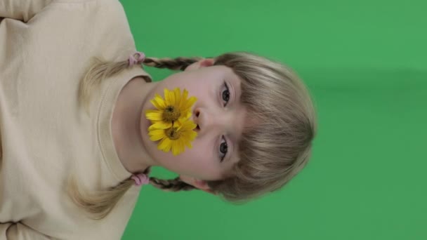 Face Funny Girl Years Green Screen Background Closeup High Quality — Stok video