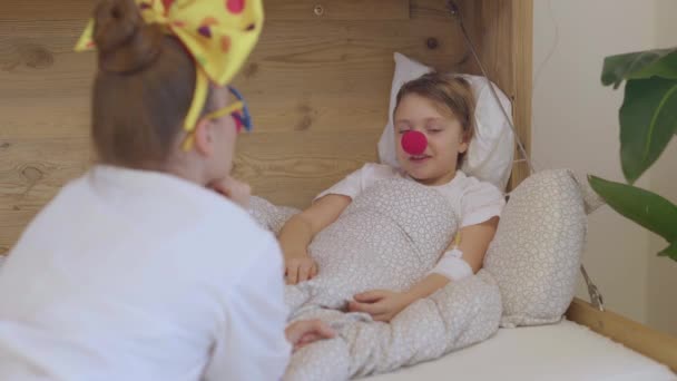 Medical Sister Professional Uniform Red Nose Plays Girl Her Hospital — Vídeos de Stock