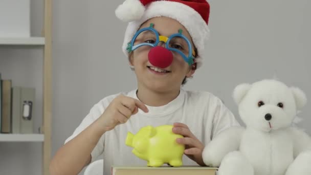 Ragazzo Anni Cappello Babbo Natale Chiede Carità Primo Piano Filmati — Video Stock