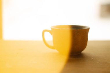 kahve fincanı masada, Bokeh etkisi.