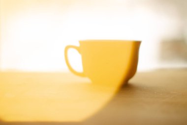 kahve fincanı masada, Bokeh etkisi.