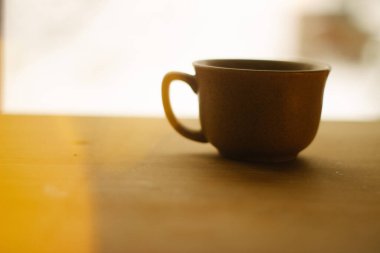 kahve fincanı masada, Bokeh etkisi.