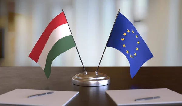 Угорські Європейські Прапори Столі Переговори Між Європейським Союзом Угорщиною Візуалізований — стокове фото