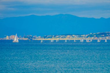 Yat gruplarının Zushi kıyısında. Çekim yeri: Kamakura Şehri, Kanagawa Bölgesi