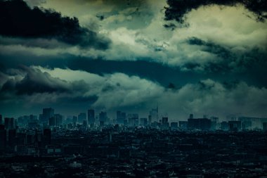 Bulutlarla kaplı bir Tokyo şehri. Çekim yeri: Tokyo Büyükşehir Bölgesi