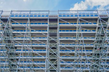 Geçici stand / seyirci koltukları. Çekim Konumu: Koto -ku, Tokyo