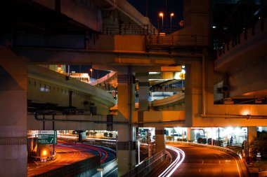Otoyol yükseltilmiş hatlar. Çekim yeri: Yokohama-şehir kanagawa ili