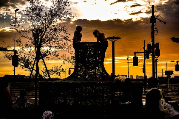 Zonsondergang Met Een Kind Dat Het Park Speelt Schietplaats Ota — Stockfoto
