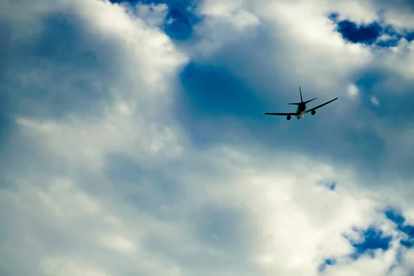 Sylwetka Samolotu Niebo Zmierzchu Rozmieszczenie Ota Tokio — Zdjęcie stockowe