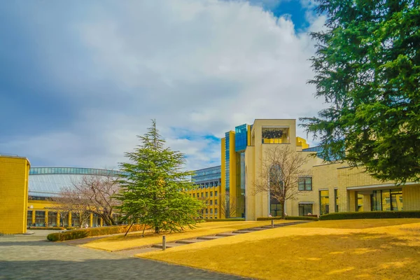 Aoyama Gakuin Üniversitesi kampüsü. Çekim yeri: Sagamihara, Kanagawa Bölgesi