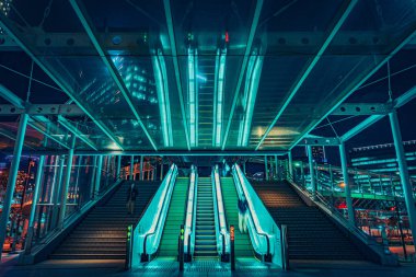 Yakın gelecekte yürüyen merdivenin görüntüsü. Çekim yeri: Nishi -ku, Yokohama