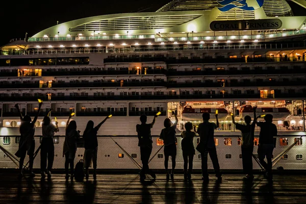 Menschen Die Von Luxus Kreuzfahrtschiffen Abschied Nehmen Drehort Naka Yokohama — Stockfoto