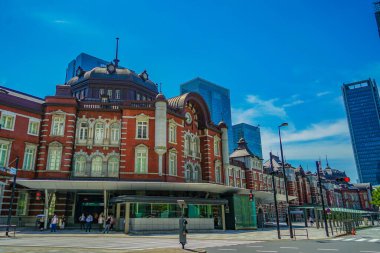 Tokyo istasyonu ve mavi gökyüzü. Çekim Konumu: Chiyoda Koğuşu, Tokyo