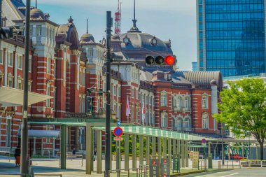 Tokyo istasyonu ve mavi gökyüzü. Çekim Konumu: Chiyoda Koğuşu, Tokyo