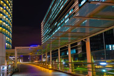 Minato Mirai yaya köprüsünün gece görüşü. Çekim yeri: Nishi -ku, Yokohama