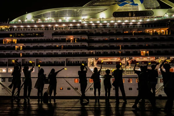 Menschen Die Von Luxus Kreuzfahrtschiffen Abschied Nehmen Drehort Naka Yokohama — Stockfoto