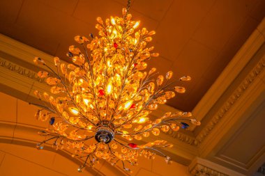 Şatafatlı bir avize. Çekim Konumu: Toronto