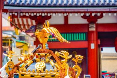 Üç türbe festivalinden Mikoshi (Sensoji Tapınağı). Çekim Konumu: Taito-Ku, Tokyo