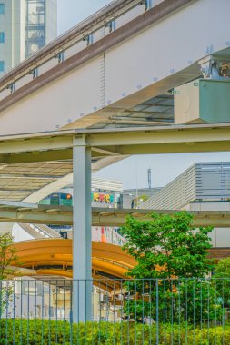 Tama Monorail ve Tachikawa Kasabası. Çekim yeri: Tachikawa Şehri, Tokyo