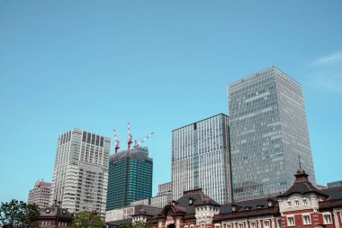 Tokyo İstasyonu 'ndaki yüksek binalar. Çekim Konumu: Chiyoda Koğuşu, Tokyo