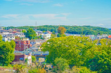 Higashimurayama Şehri ve Seibu Hattı şehri. Çekim yeri: Tokyo Büyükşehir Bölgesi