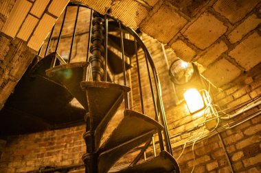 Tuğla evin sarmal merdivenleri. Çekim Konumu: Toronto