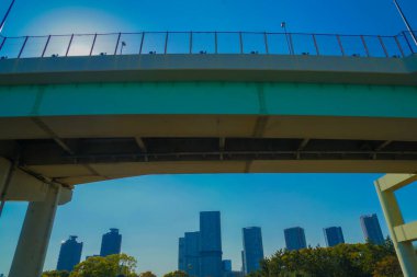 Otoyol yükseltilmiş hatlar. Çekim Konumu: Koto -ku, Tokyo