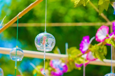 Rüzgar çanları (yaz geleneği). Çekim yeri: Kawasaki Şehri, Kanagawa Bölgesi