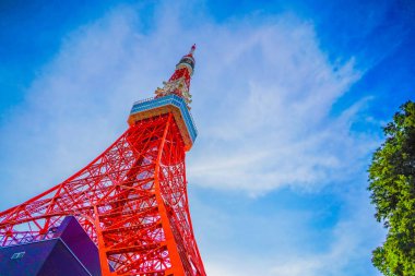 Tokyo Kulesi ve Mavi Gökyüzü. Çekim yeri: Minato -ku, Tokyo