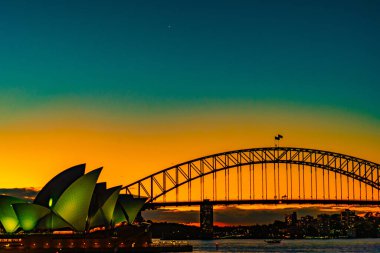 Opera Binası ve Liman Köprüsü. Çekim yeri: Avustralya, Sydney