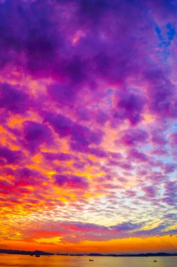 Seto İç Denizi 'nde alacakaranlık. Çekim Konumu: Kagawa Bölgesi