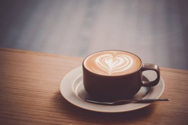 Kalbi çizilmiş Latte sanatı. Çekim yeri: Minato -ku, Tokyo