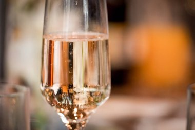 Köpüklü şarap görüntüsü. Çekim yeri: Minato -ku, Tokyo