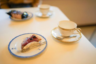 Kek ve kahve zamanı. Çekim yeri: Kanagawa -ku, Yokohama