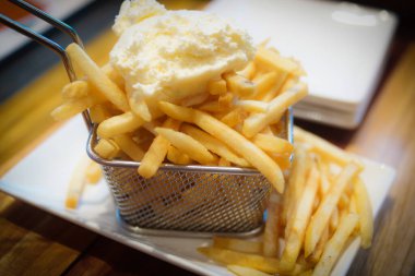 Kremalı patates sineği. Çekim yeri: Chuo -ku, Tokyo