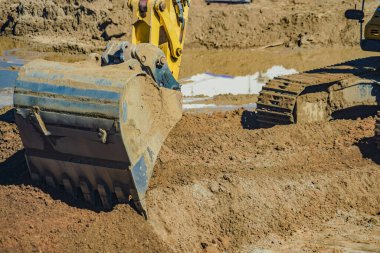 İnşaat makinesi kovası. Çekim yeri: Setagaya-ku, Tokyo