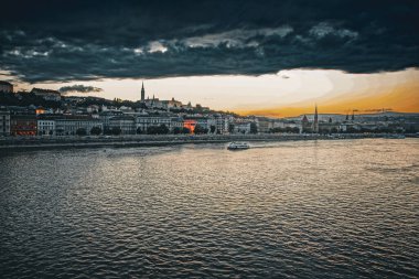 Budapeşte şafağı. Çekim yeri: Macaristan, Budapeşte