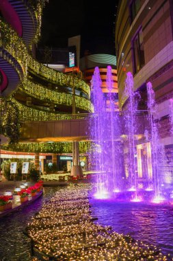 Gece lambası ve çeşme. Çekim Konumu: Fukuoka Bölgesi