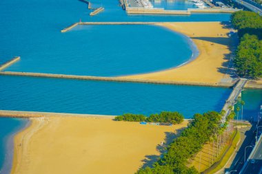 Şehir sahil şeridinin görüntüsü. Çekim Konumu: Fukuoka Bölgesi