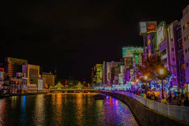 Gece nehir manzarası. Çekim Konumu: Fukuoka Bölgesi