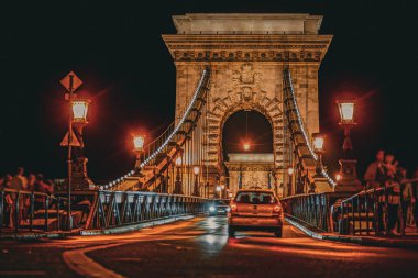 Gece zinciri köprüsü. Çekim yeri: Macaristan, Budapeşte