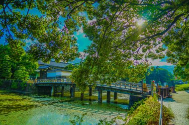 Kyoto 'daki sakin nehir boyunca köprü. Çekim Konumu: Chiyoda Koğuşu, Tokyo