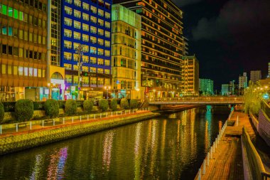 Deniz kenarı şehir manzarası. Çekim Konumu: Fukuoka Bölgesi