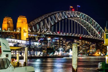 Harbor Köprüsü gece görüşü. Çekim yeri: Avustralya, Sydney