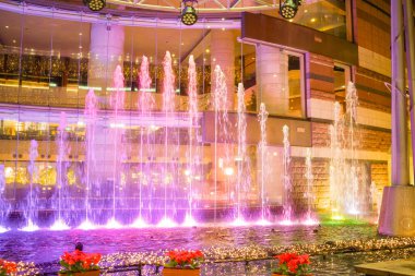 Muhteşem bir gece çeşmesi. Çekim Konumu: Fukuoka Bölgesi