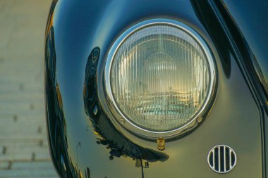 Klasik araba farları. Çekim yeri: Nishi -ku, Yokohama