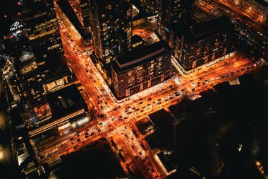 Şehrin gece görüşü ve ulaşım akışı. Çekim Konumu: Toronto